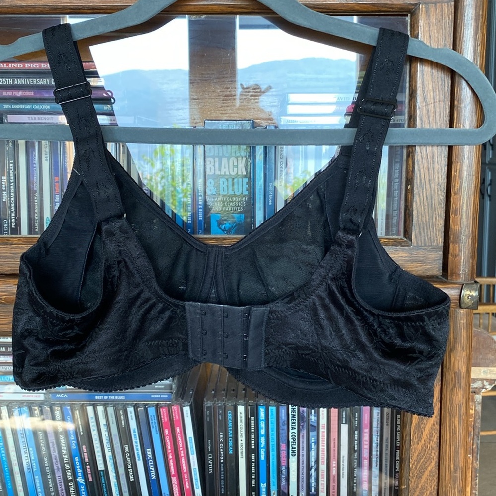 Grenier 36DD Black Lace Bra Without Underwires but with Side Support NWT